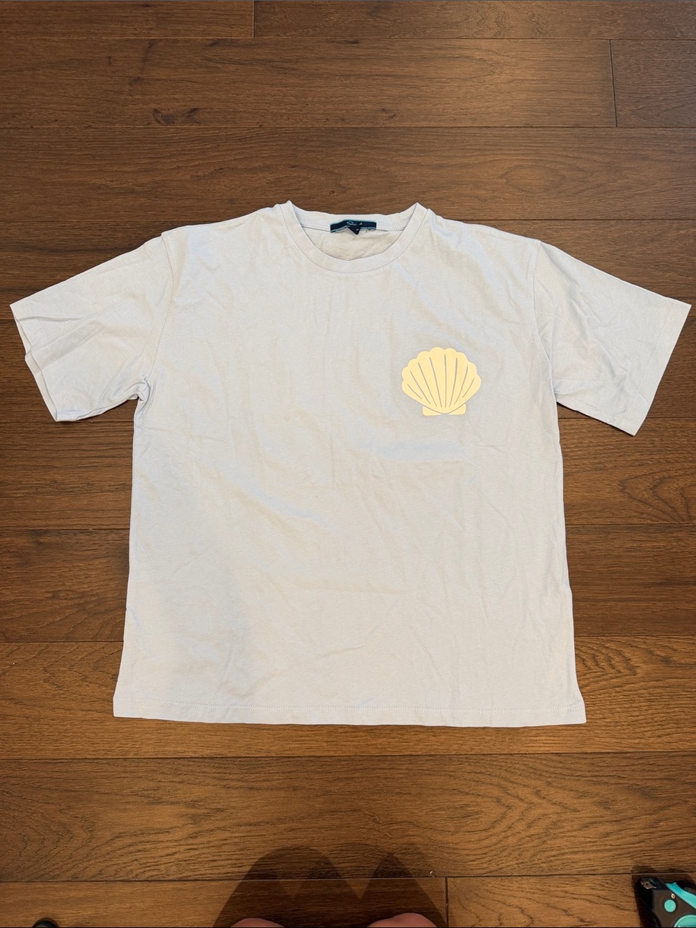Shore Light Blue Crew Neck T‑Shirt with Shell Graphic Size Medium - C67-070
